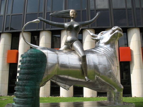 Europa Statue in front of the Winston Churchill Building